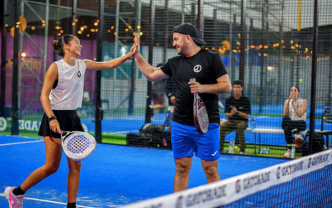 Arena Padel, en el nuevo Samborondón, apuesta por una experiencia deportiva y social con clases, torneos y comunidad activa.
