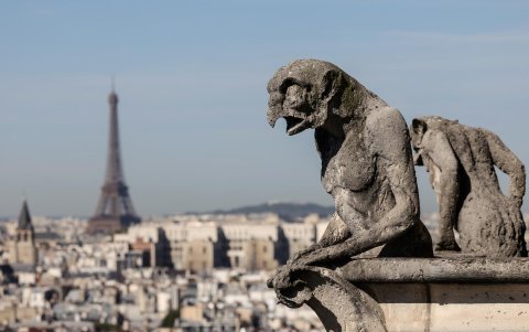 Foto tomada el 19 de septiembre de 2025 en París, Francia, estas estructuras góticas fueron destruidas por el incendio de abril de 2019.