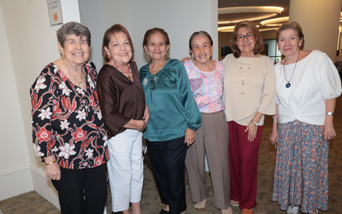 Margarita de García, Patricia Pareja, Martha Salazar, Nelly Acuria, Laura Cortez y Piedad Barriga.