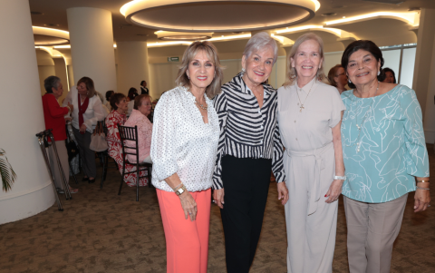 Esperanza de Manz, Cecilia de Terán, María Rosa Varas y Susana Idrovo.