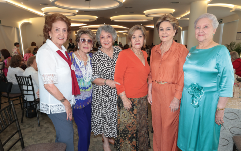 Ana Llerena, Rocío Jijón, Silvia Rivadeneira, María Cristina Martínez, Susana Moreno y Cocó de Paredes.