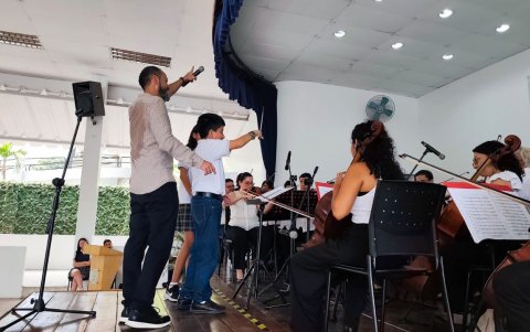 El programa Aventuras en la Música ha llevado a la Orquesta Filarmónica Municipal a decenas de colegios de Guayaquil y Samborondón
