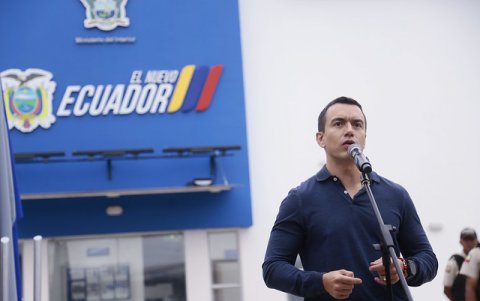 El presidente Daniel Noboa anuncia referéndum para eliminar financiamiento estatal a partidos políticos.