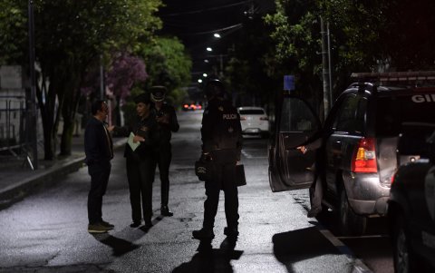 La Policía cercó la Corte Constitucional de Ecuador tras una supuesta amenaza de bomba en plena crisis por la Constituyente.