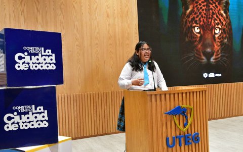 Sofía Brito ganó el primer lugar con su microcuento “Con ojos dormidos”, inspirado en el jaguar y la fragilidad de la biodiversidad de los bosques secos tropicales.