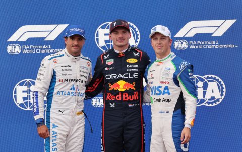Max Verstappen junto a Carlos Sainz Jr. y Liam Lawson, cuando ambos pilotos pertenecían a Williams.