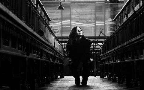 Luce piezas de su padre como un homenaje a sus raíces y a la memoria textil.