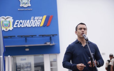 El presidente Daniel Noboa en entrega de UPC  la Policía Nacional.