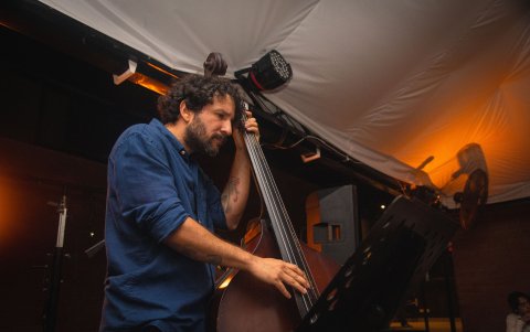 Illescas también participa en ensambles de jazz.