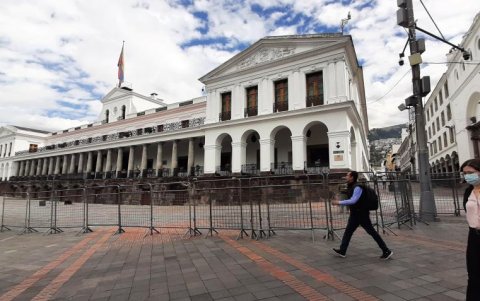 La reestructuración estatal avanza con recortes y fusiones, pero persisten vacíos y dudas