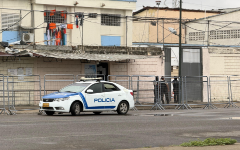 Reclusos detonaron explosivos para abrir una pared e intentar escapar.