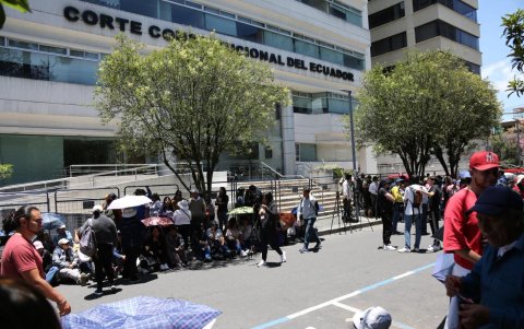 La Corte funciona con nueve jueces escogidos a través de una comisión calificadora.