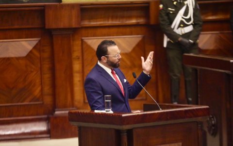 El exconsejero del CPCCS Gonzalo Albán fue censurado y destituido por el Pleno de la Asamblea Nacional.