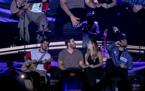 La pareja invitada al concierto de Alleh y Yorghaki