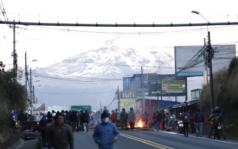 Bloqueo de la vía El Cajas - Tabacundo