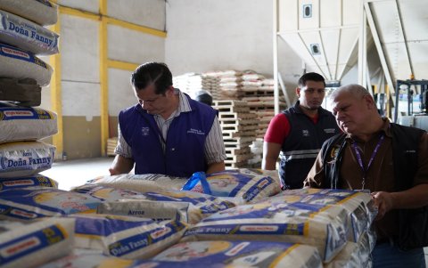 Los controles se ejecutan con el apoyo de Gobernaciones, Intendencias, Comisarías, Policía Nacional, SRI, Agrocalidad y la Agencia Nacional de Regulación, Control y Vigilancia Sanitaria (Arcsa).