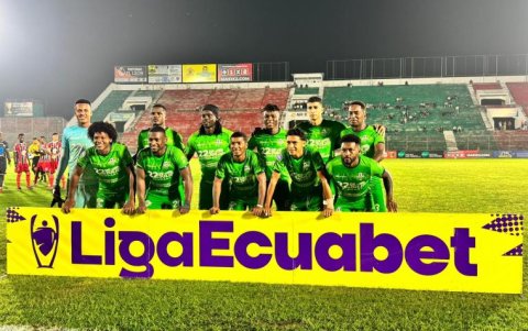 Una de las últimas fotos de la plantilla del equió 22 de Julio con el capitán Jonathan González.