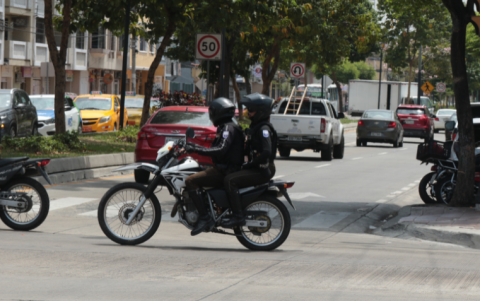 Las autoridades no han logrado de tener la ola de robos y muertes en Guayaquil.