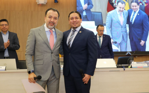 Dario Cahueñas llegó al Concejo, auspiciado por la ID. Mantuvo la segunda vicepresidencia. En la foto con el alcalde Pabel Muñoz.