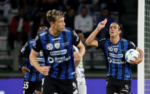 Michael Hoyos anotó un doblete para Independiente del Valle ante Once Caldas en Manizales.