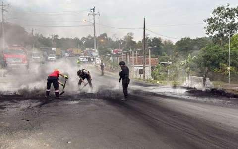 La vía fue habilitada por el personal de la Policía Nacional.