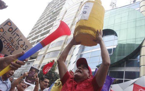 El martes 23 de septiembre hubo marchas en Guayaquil en contra de las medidas del Gobierno central.