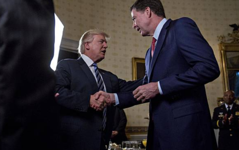 Encuentro de James Comey con Donald Trump en la recepción inagural de agentes del orden público, 22 de enero de 2017 en Washington, D.C.