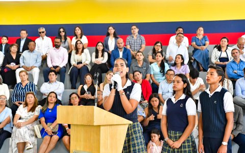 Valeria Samaniego y su discurso por el Día de la Bandera.