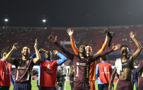 Parte de la plantilla liguista festejó eufórica tras clasificar a las semifinales de la Copa Libertadores 2025