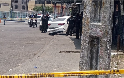 El funcionario fue baleado junto a otros 3 acompañantes en Durán.