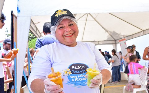 Emprendedores locales mostraron sus productos durante el festival.