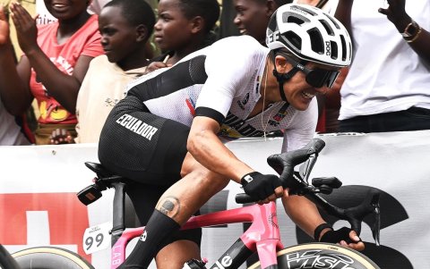 Carapaz fue el último de los ciclistas ecuatorianos en salir del recorrido de la prueba de ruta del Mundial de Ruanda