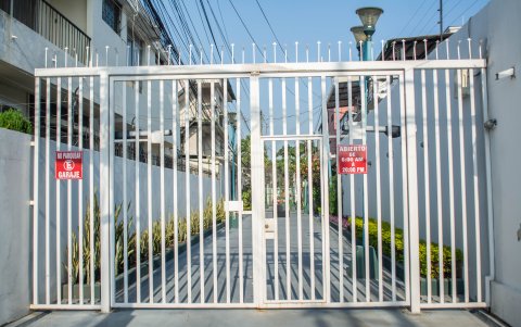 La ciudadanía puede solicitar al Municipio de Guayaquil la instalación de portones tras cumplir requisitos como el apoyo de los residentes mediante firmas.