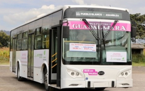 La unidad eléctrica cubre la ruta Pueblo Blanco- Congreso, de la Compañía Guadalajara, en Quito.