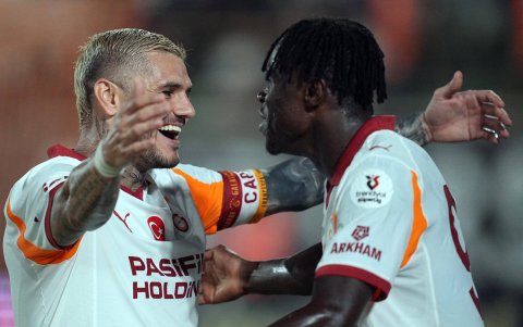 Mauro Icardi (i) es el referente ofensivo del Galatasaray.