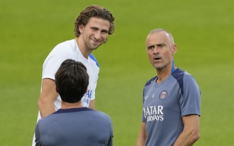 El entrenador del Paris Saint Germain, el español Luis Enrique Martínez durante el entrenamiento efectuado este martes 30 de septiembre.