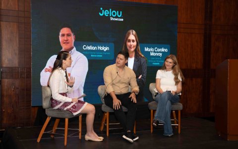 Viviane Macías, Jelou; Cristian Holguín, Banco Unión (Co); y Ma. Carolina Monroy, Falabella (Co), compartieron sus experiencias con Jelou.