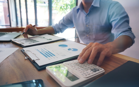 Referencial. Asesor financiero.