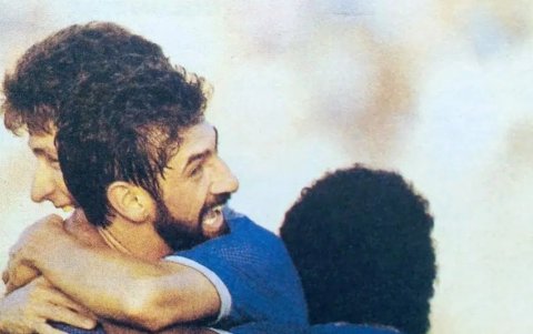 De Lima celebrando un gol con la camiseta de Emelec.