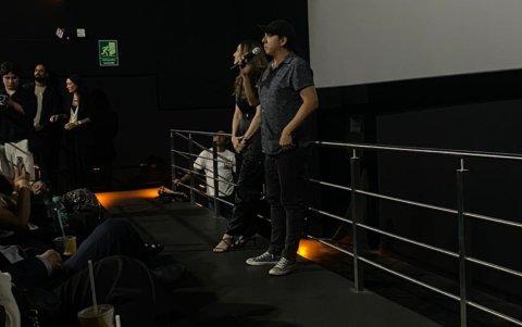 Sergio Moraga es parte del conversatorio en salas de cine previo a la proyección del cortometraje. La audiencia se sumó activamente al diálogo.