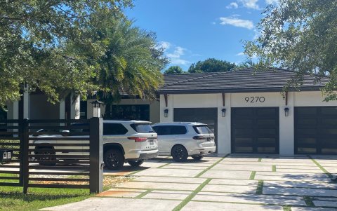 Este es una imagen del exterior de la casa de Xavier Jordán en Miami.