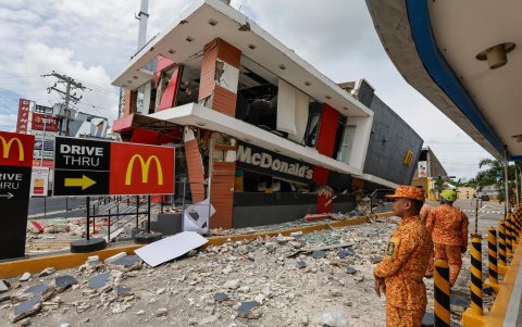 El número de muertos por el terremoto de magnitud 6,9 que sacudió la costa de la isla de Cebú ha aumentado a 72.