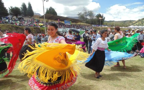Las festividades en Lloa atraen a cientos de visitantes. Las más importantes son de carácter religiosos, entre ellas la de la Virgen del Cinto.