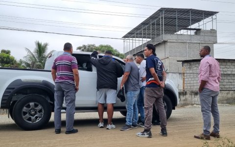 Socios de Emelec abordaron a Jorge Guzmán para exigirle resultados.