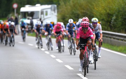 Richard Carapaz retoma las competencias en enero de 2026.