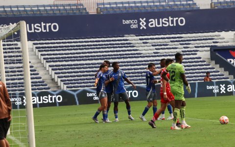 Emelec busca clasificar a la Copa Sudamericana 2026.