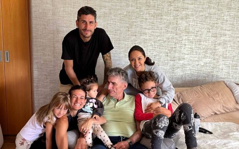 El Patón Bauza mantiene su lucha rodeado del amor de su familia.