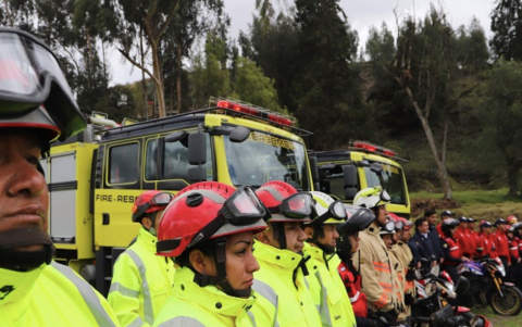 La formación técnica, el entrenamiento constante y la vocación de servicio definen el trabajo de los bomberos ecuatorianos en todo el país.