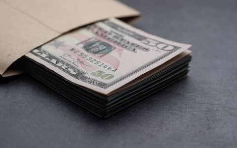 El Bono Emprende 2025 entrega USD 1.000 a emprendedores y pequeños negocios como apoyo para reactivar sus actividades productivas.