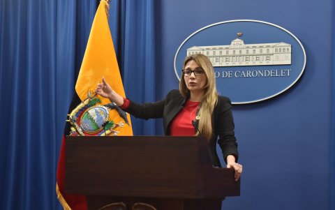 Tras permanecer varias semanas en Latacunga, la rueda de prensa del 6 de octubre de 2025 de Carolina Jaramillo volvió al Palacio de Carondelet, en Quito.